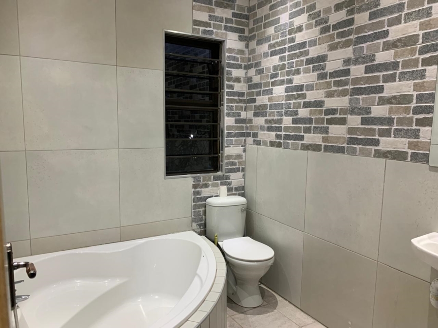 4 Bedroom Property for Sale in Waterkloof East North West